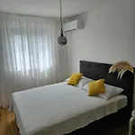 아파트 With Garage Parking Space 자다르