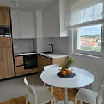 With Garage Parking Space 아파트 자다르