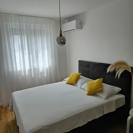Apartment With Garage Parking Space Zadar